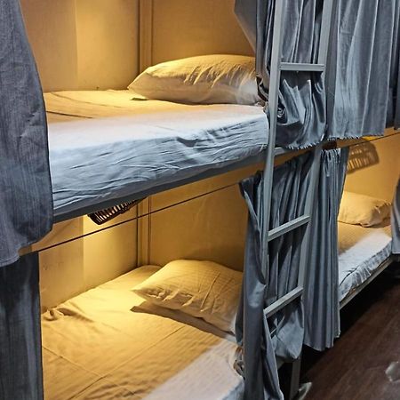 Saffron Dormitory Goregaon East Βομβάη Εξωτερικό φωτογραφία