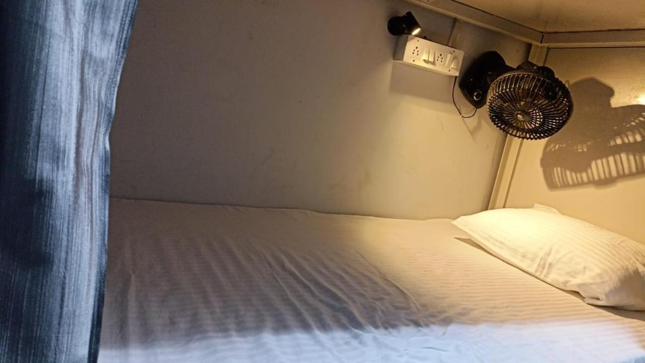 Saffron Dormitory Goregaon East Βομβάη Εξωτερικό φωτογραφία